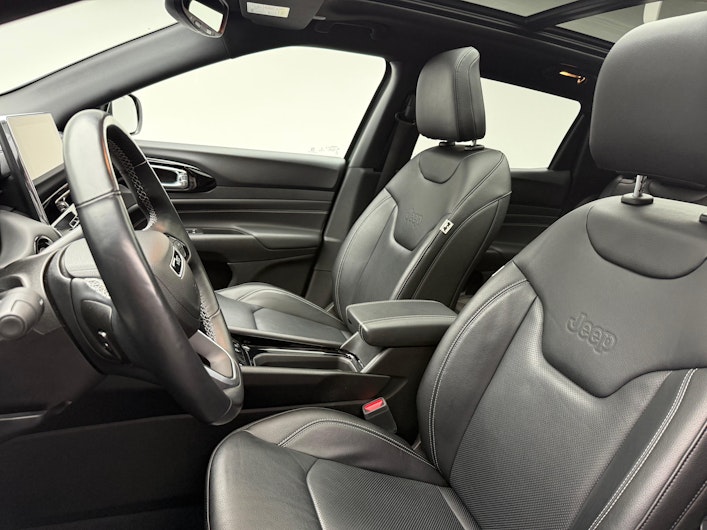 Vehicle image JEEP COMPASS