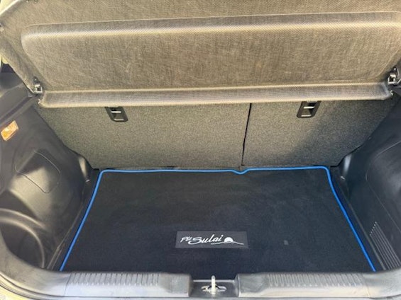 Vehicle image 6 Vehicle image 6