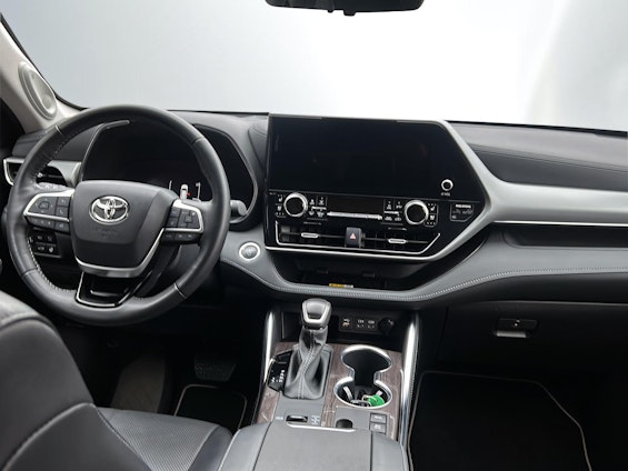 Vehicle image 8 Vehicle image 8