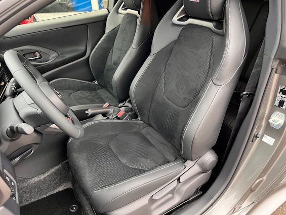 Vehicle image 9 Vehicle image 9