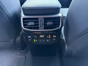 https://vehicle.imgix.net/4129777/0242fa97-3919-4a6d-8d0c-108f352cd860.jpg