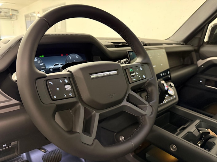 Vehicle image LAND ROVER DEFENDER