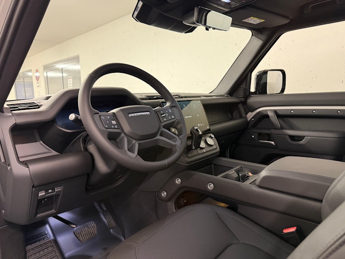 Vehicle image LAND ROVER DEFENDER