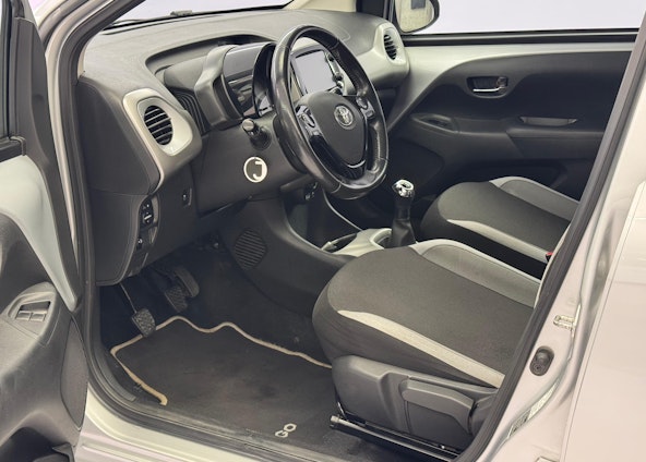 Vehicle image 6 Vehicle image 6