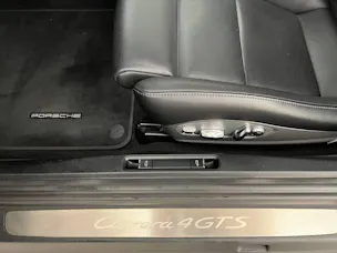Porsche 911 Carrera 4 GTS