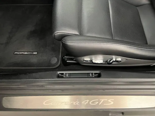Porsche 911 Carrera 4 GTS