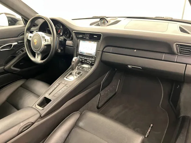 Porsche 911 Carrera 4 GTS