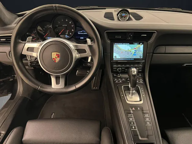 Porsche 911 Carrera 4 GTS