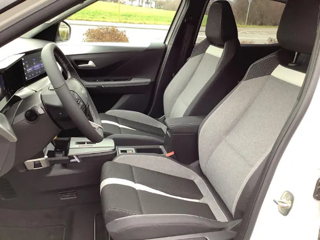 Opel Frontera 1.2 T HEV 145 GS