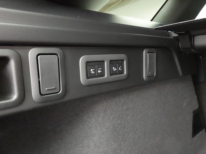 Vehicle image LAND ROVER RANGE ROVER VELAR