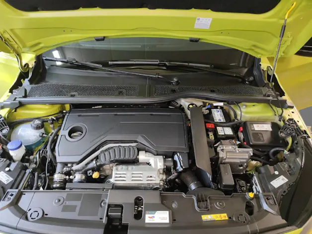 Peugeot 208 1.2 Hybrid GT