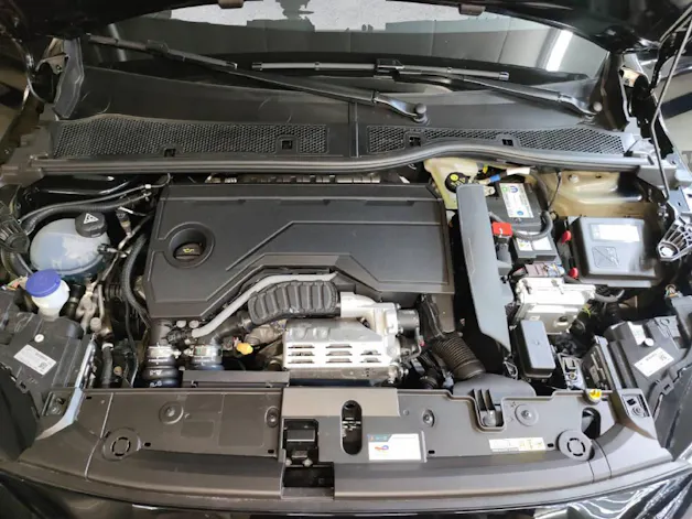 Peugeot 208 1.2 Hybrid GT