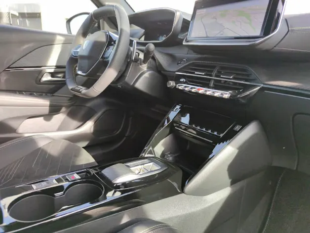 Peugeot 208 1.2 Hybrid GT