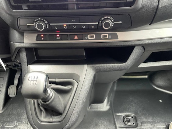 Vehicle image 14 Vehicle image 14