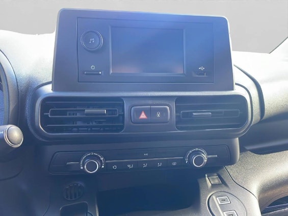 Vehicle image 13 Vehicle image 13