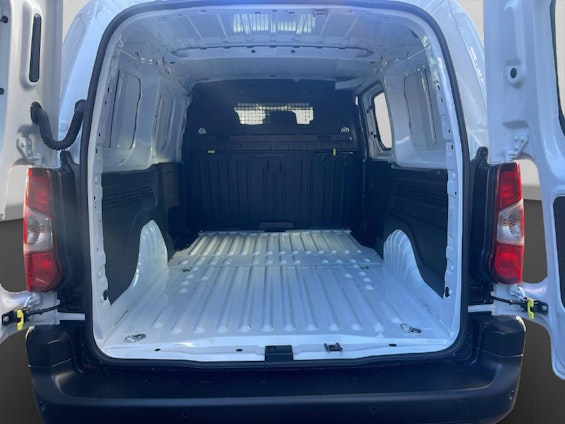 Vehicle image 8 Vehicle image 8