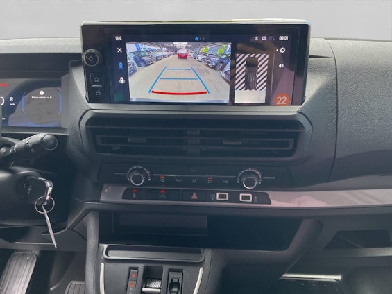 Vehicle image 13 Vehicle image 13