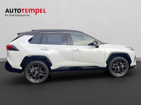 Vehicle image 4 Vehicle image 4