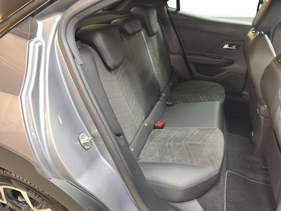 Vehicle image 8 Vehicle image 8