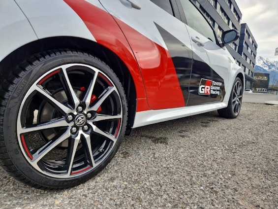 Vehicle image 15 Vehicle image 15