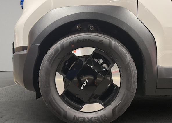 Vehicle image 9 Vehicle image 9