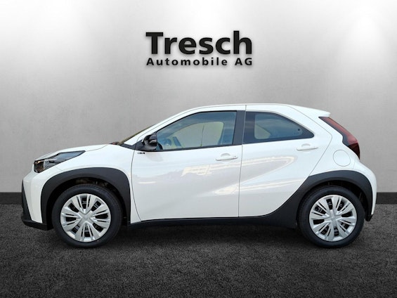 Vehicle image 4 Vehicle image 4