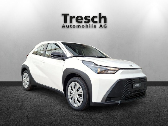 First vehicle image First vehicle image