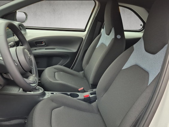 Vehicle image 9 Vehicle image 9