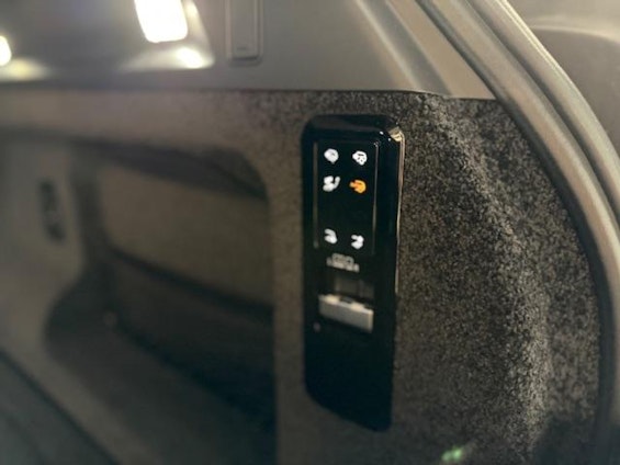 Vehicle image 14 Vehicle image 14