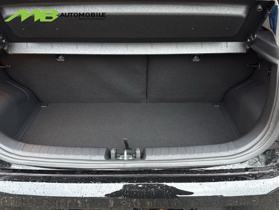 Vehicle image 9 Vehicle image 9