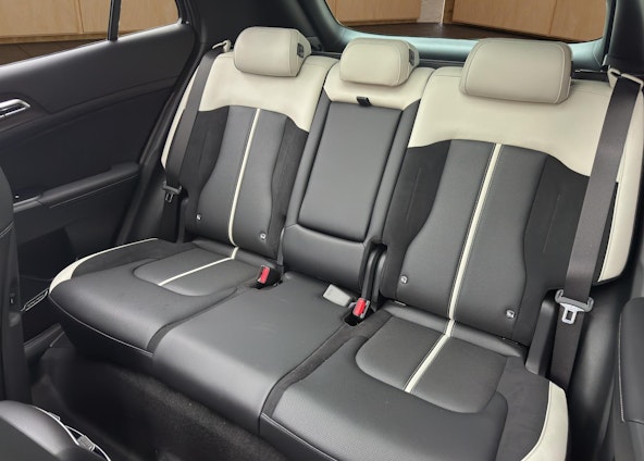 Vehicle image 10 Vehicle image 10