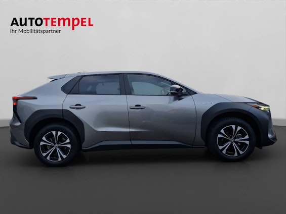 Vehicle image 4 Vehicle image 4