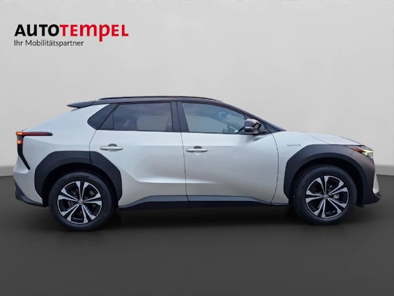 Vehicle image 4 Vehicle image 4