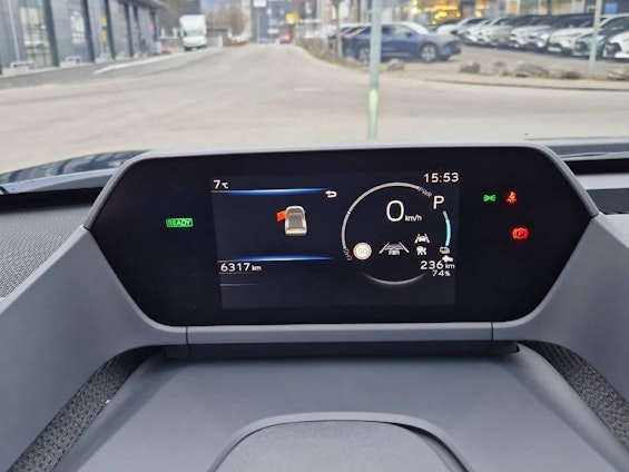 Vehicle image 16 Vehicle image 16