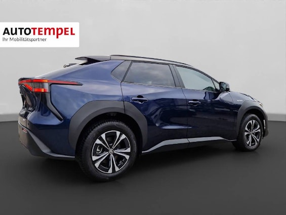 Vehicle image 4 Vehicle image 4