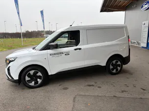 Ford E-Transit Courier Van Trend