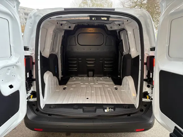 Ford E-Transit Courier Van Trend
