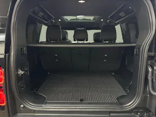 Land Rover Defender 110 3.0 D I6 300 X-Dynamic HSE