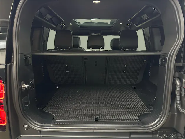 Land Rover Defender 110 3.0 D I6 300 X-Dynamic HSE
