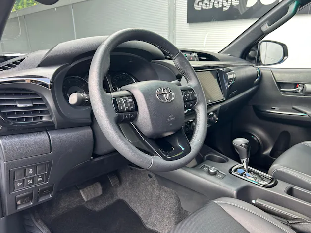 Toyota Hilux Double Cab.-Pick-up 2.8 D-4D MHEV 204 Invincible