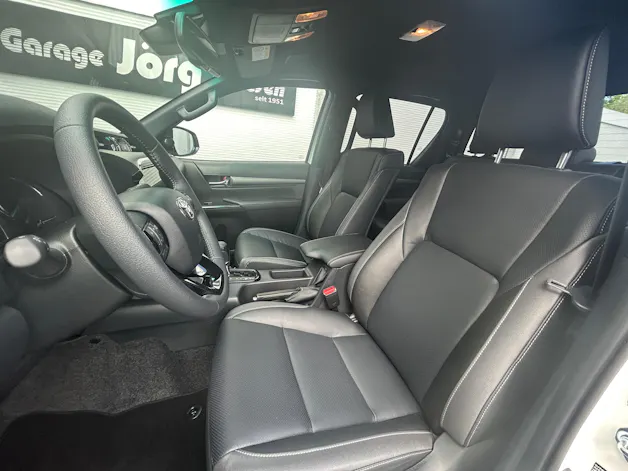 Toyota Hilux Double Cab.-Pick-up 2.8 D-4D MHEV 204 Invincible