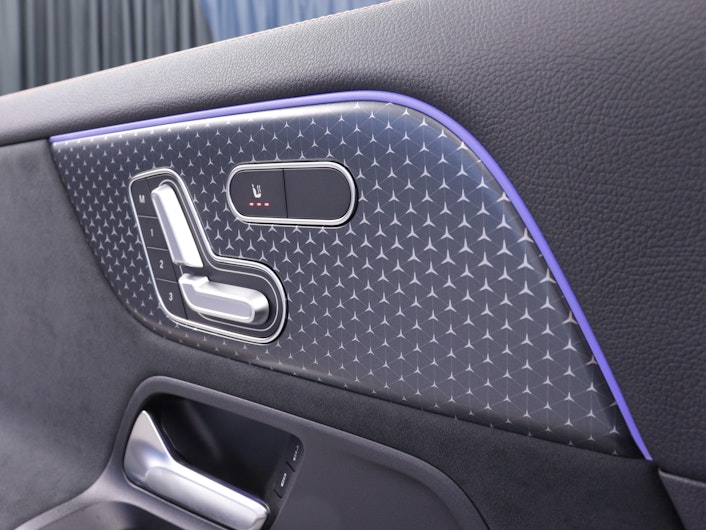 Vehicle image MERCEDES-BENZ GLA 200