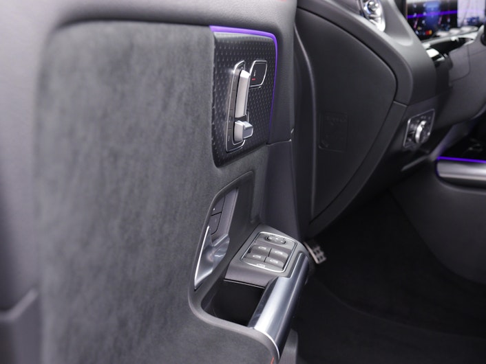 Vehicle image MERCEDES-BENZ GLA 200