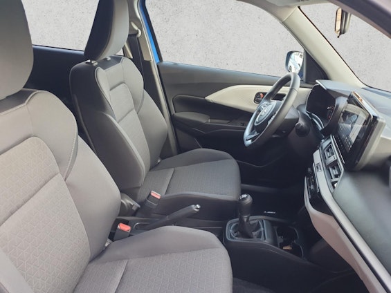 Vehicle image 16 Vehicle image 16