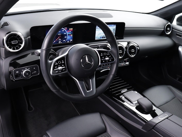 Vehicle image MERCEDES-BENZ A 180