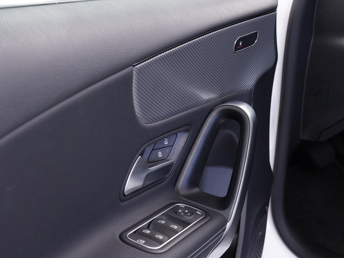 Vehicle image MERCEDES-BENZ A 180