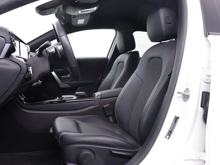 Vehicle image MERCEDES-BENZ A 180