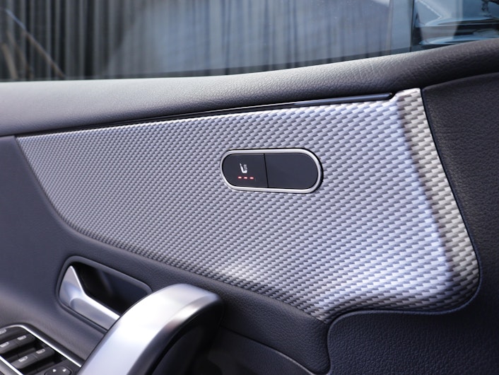 Vehicle image MERCEDES-BENZ A 180