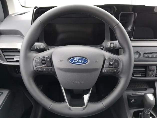 Ford Tourneo Courier 1.0 EcoBoost Titanium