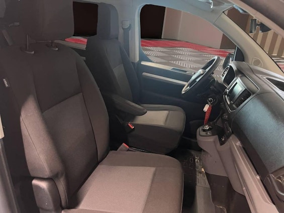 Vehicle image 6 Vehicle image 6